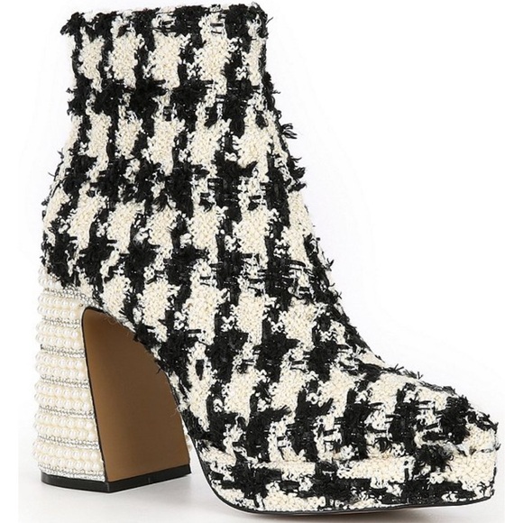 Betsey_Johnson
Raylan Houndstooth Platform Booties new.   #6 - Picture 2 of 9